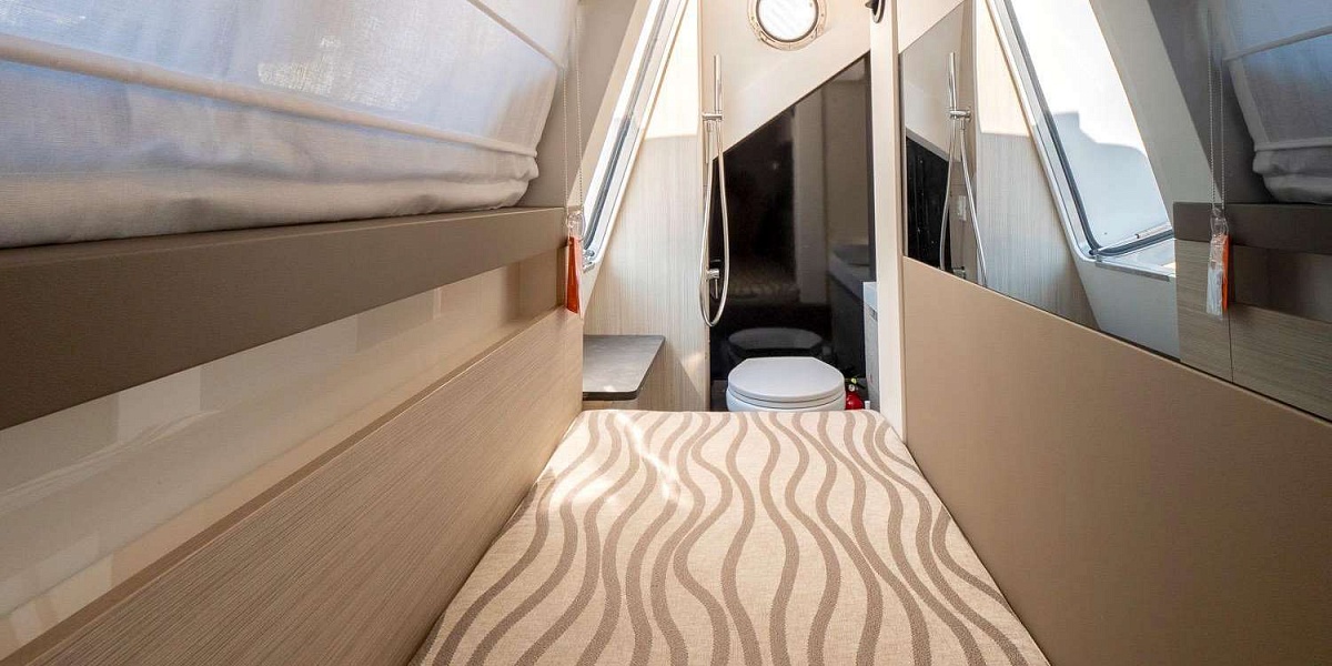 Продается моторная яхта с флайбриджем CRANCHI E52S